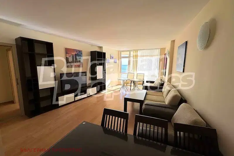 3-bedroom apartment in Oblast Dobrich, Topola