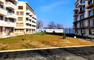 Тристаен апартамент в София, Елин Пелин
