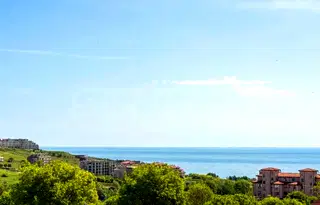 Тристаен апартамент във Варна, Бяла
