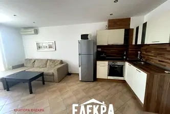 Тристаен апартамент във Варна, Бяла