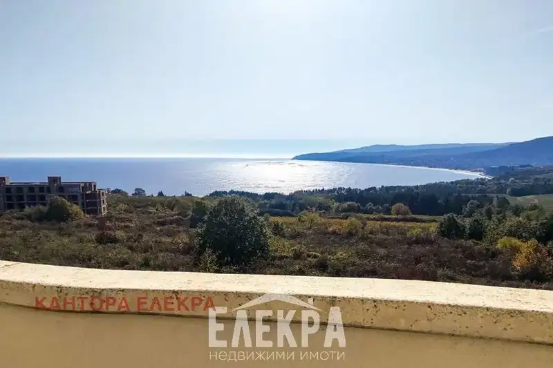 Тристаен апартамент във Варна, Бяла