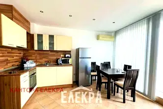 Тристаен апартамент във Варна, Бяла