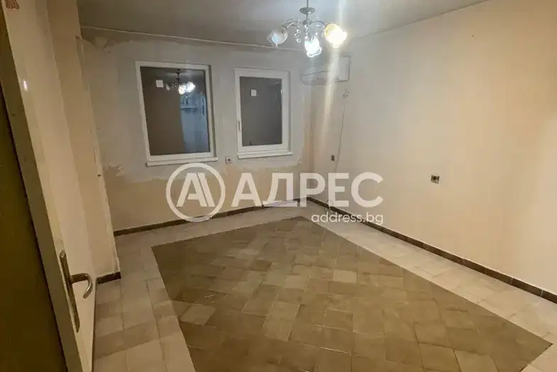 Тристаен апартамент във Велико Търново, Дебелец