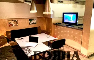 Заведение в Русе, Хъшове
