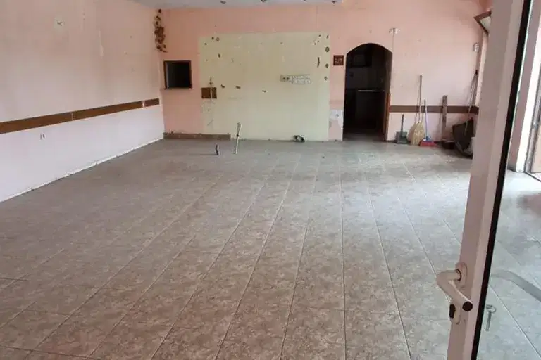 Заведение в Раз, Промишлена зона - Запад