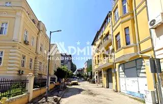 Четиристаен апартамент с морска гледка в центъра на Бургас