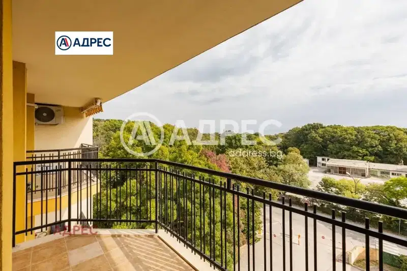 3-bedroom apartment in Zlatni Pyasyci