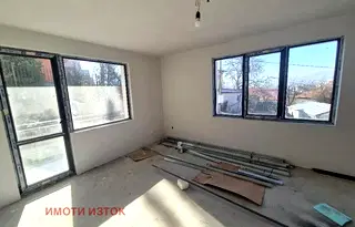 Тристаен апартамент в Перник, Изток