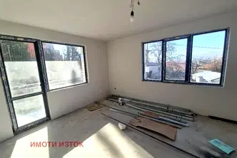 Тристаен апартамент в Перник, Изток