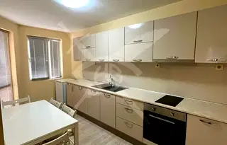 Тристаен апартамент с две тераси в Център, Пловдив