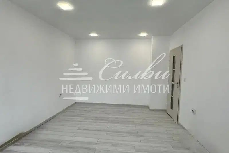Едностаен апартамент в Шумен, Басейна