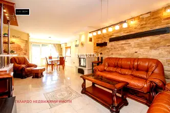 Тристаен апартамент с камина и балкон в Бъкстон, София