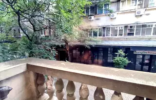 Двустаен апартамент с паркомясто в Център, София