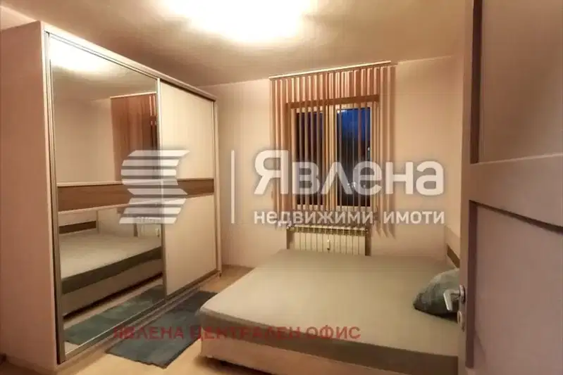 Просторен 3-стаен апартамент с югоизточно изложение в Лагера