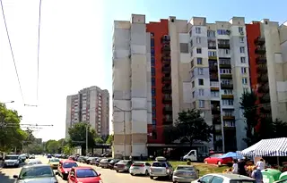 Тристаен апартамент с две тераси в Банишора, София