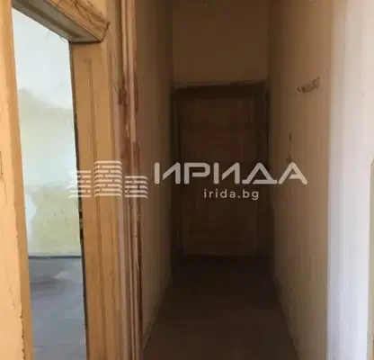 Снимка 5 — Просторен 3-стаен апартамент с високи тавани в центъра на София