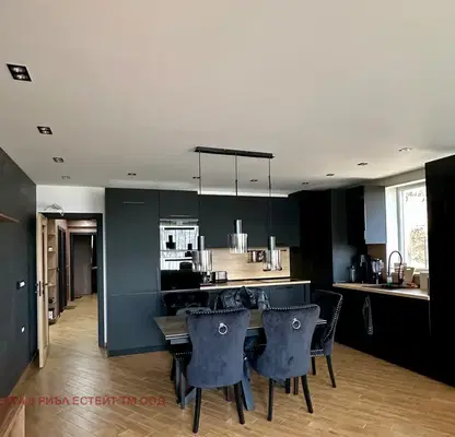 Photo 2 — Spacious 4-room apartment with a view of Vitosha in Kinotsentara, Sofia