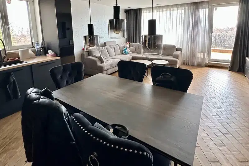 Spacious 4-room apartment with a view of Vitosha in Kinotsentara, Sofia