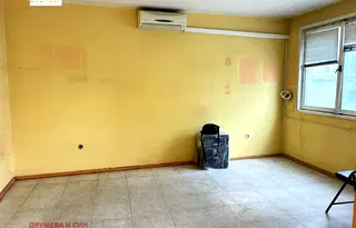 Двустаен апартамент с тераса в Център, Варна