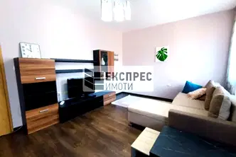 Тристаен апартамент с две тераси в район Окръжна болница, Варна