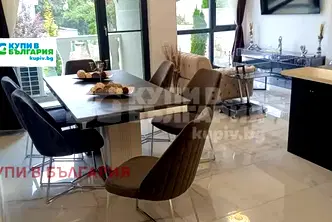 Просторен 3-стаен апартамент с частична морска панорама в Свети Никола, Варна
