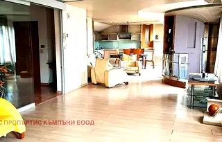 Многостаен апартамент във Варна, Гръцка махала