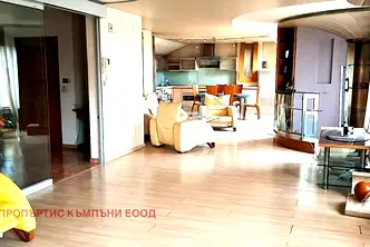 Просторен мезонет с 4 спални и две тераси в Гръцка махала, Варна