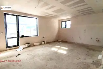 Тристаен апартамент с веранда и паркомясто в м-т Долна Трака, Варна