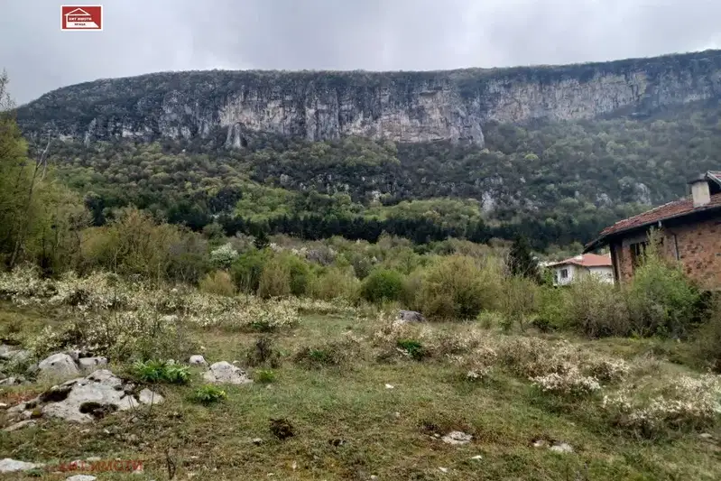 Парцел във Враца, с. Паволче