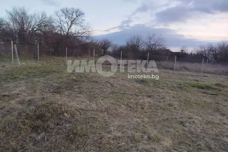 Парцел във Варна, Метро