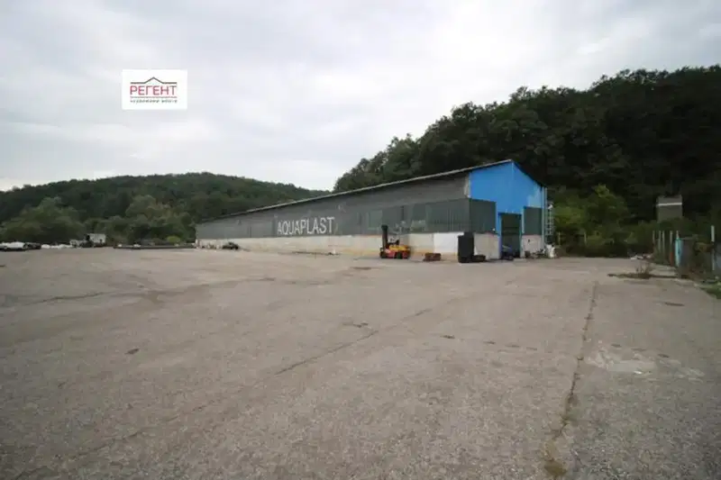 Industrial Building in Gabrovo, Promishlena Zona