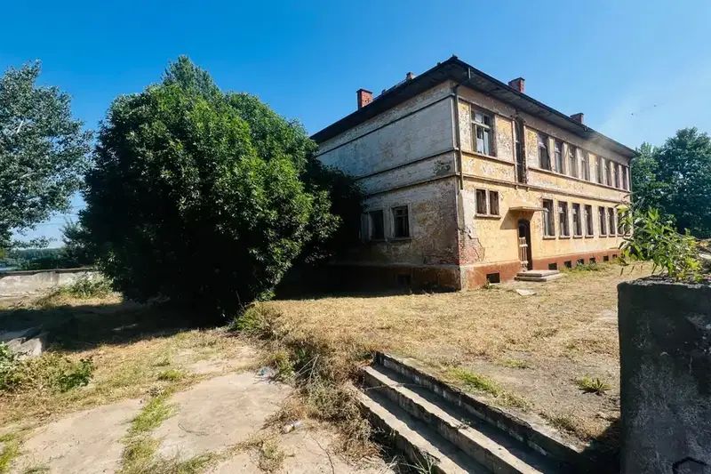 Промишлена сграда в Монтана, Лом