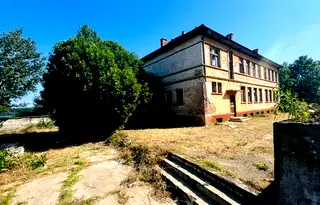 Промишлена сграда в Монтана, Лом