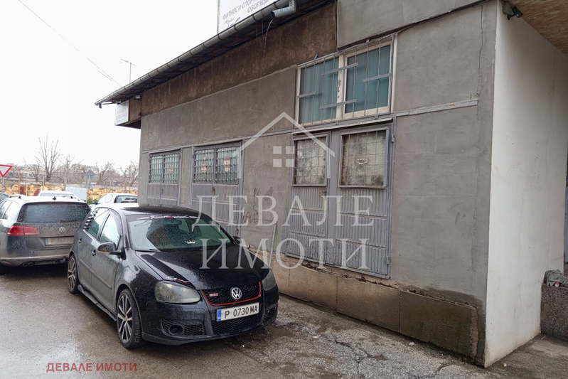 Industrial Building in Ruse, Rodina 1