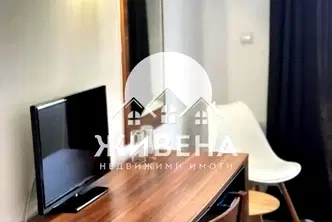 Хотел във Варна, Бриз