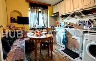 Етаж от къща в Добрич, Пинета