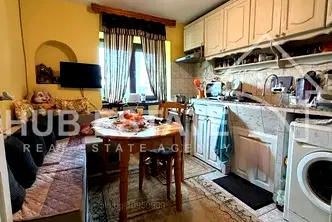 Етаж от къща в Добрич, Пинета