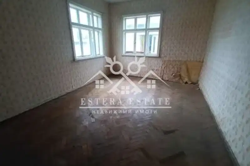 Floor of House in Shumen, Voenno Uchilishte
