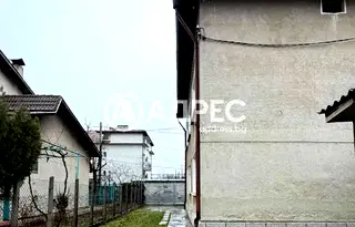 Етаж от къща в София, Левски