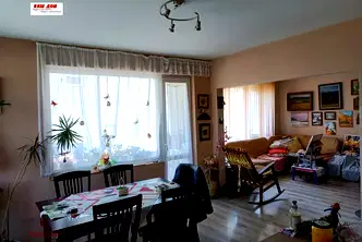 Етаж от къща във Варна, Виница