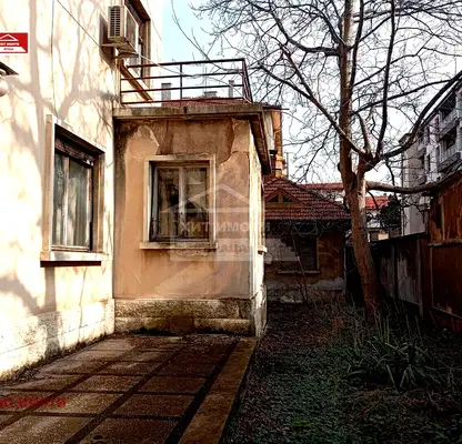Снимка 5 — Етаж от къща във Враца, Център