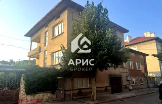 Къща в Пазарджик, Пещера