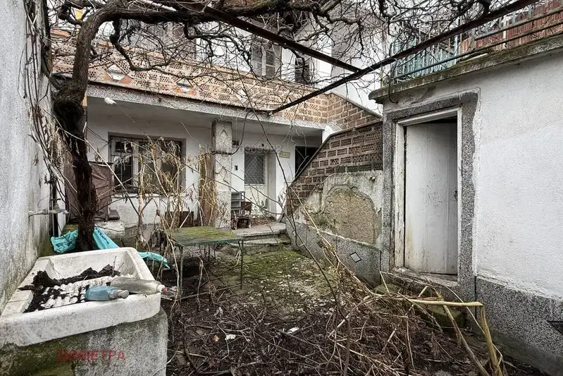 House in Plovdiv, Centyr