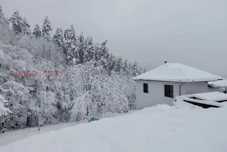 House in Oblast Gabrovo, Dragnevci