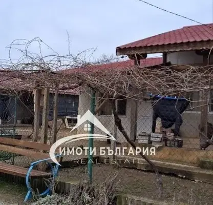 Снимка 2 — Къща в Добрич, с. Дуранкулак