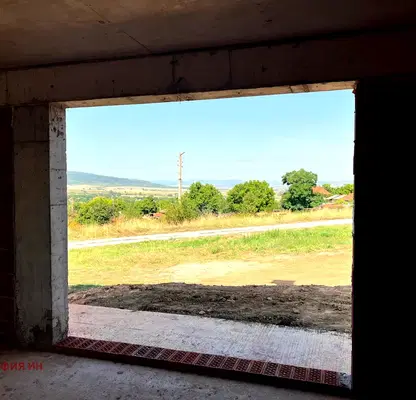 Снимка 4 — Къща в Перник, с. Гълъбник