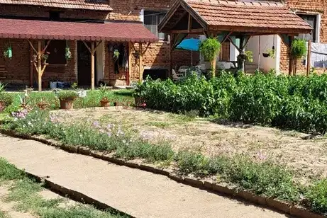 Къща с 3 стаи в с. Искър, област Плевен, с голям двор