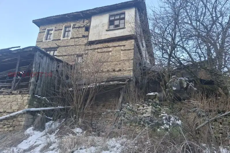 House in Oblast Smolyan, Momchilovci