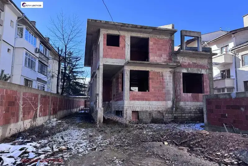 Къща във Враца, Център