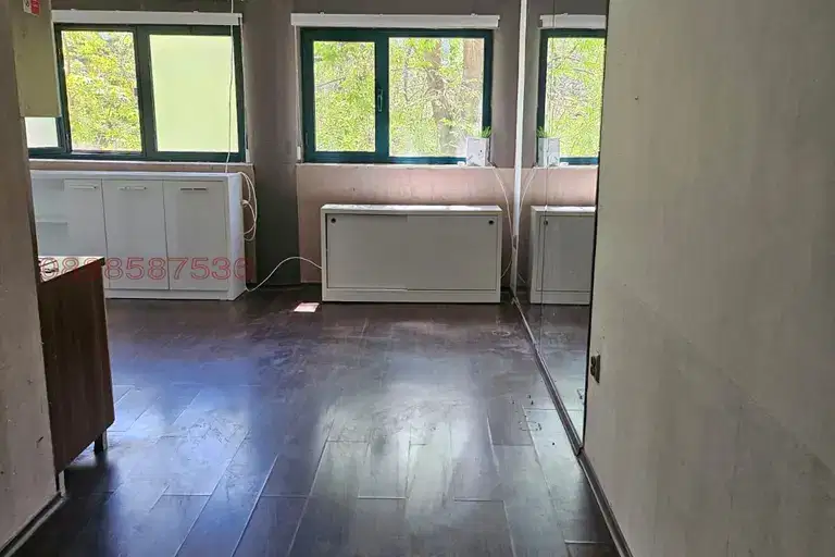 Office in Shumen, Centyr